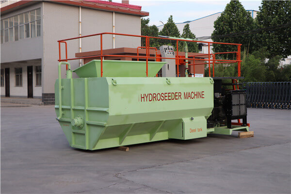 Soil spraying hydroseeding machine for lawn